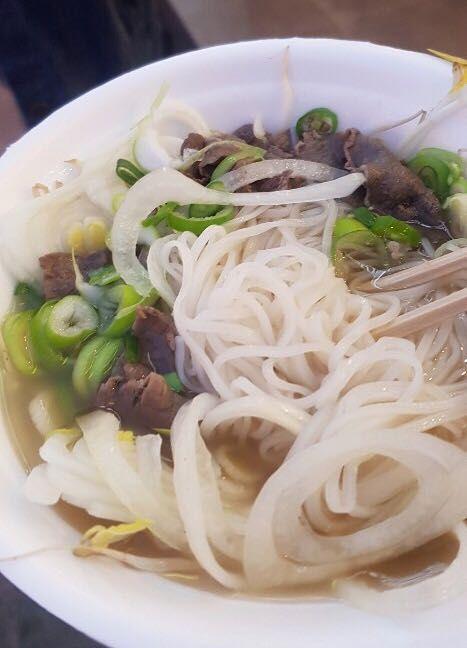  Noryangjin Cupbap Street Street that has numerous cheap and delicious food stalls. You can have a full meal with just ₩3,000!